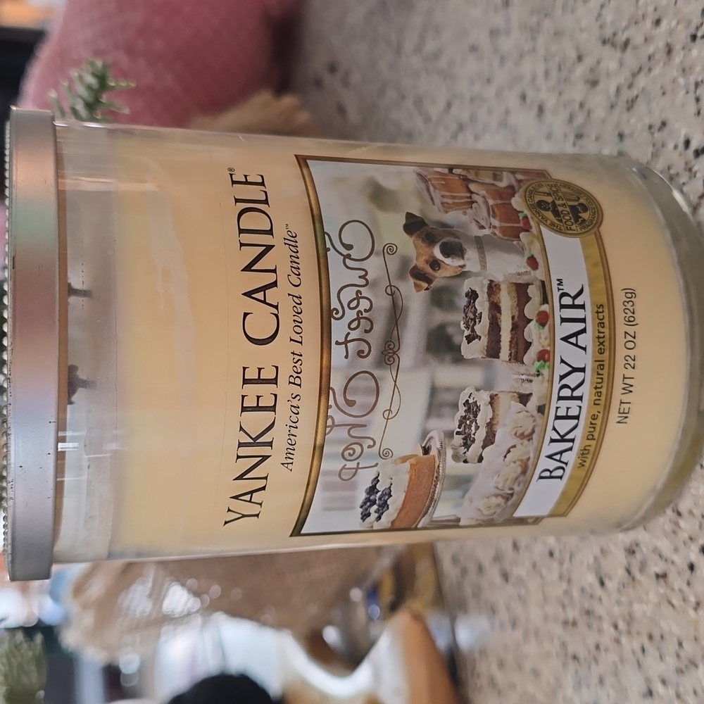 Yankees Candle Bakery Air Retired Candle